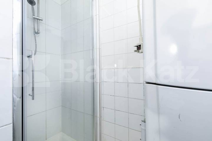 			Studio Apartment, 1 bath, 1 reception Apartment			 Ash Grove , Cricklewood (Inclusive of Council tax, Gas+ Water)